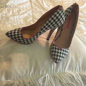 Betsey Johnson Plaid Heels, 9 (fits like 8.5)